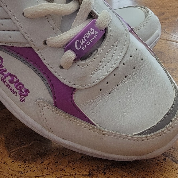 Shoes - Picture 3 of 4